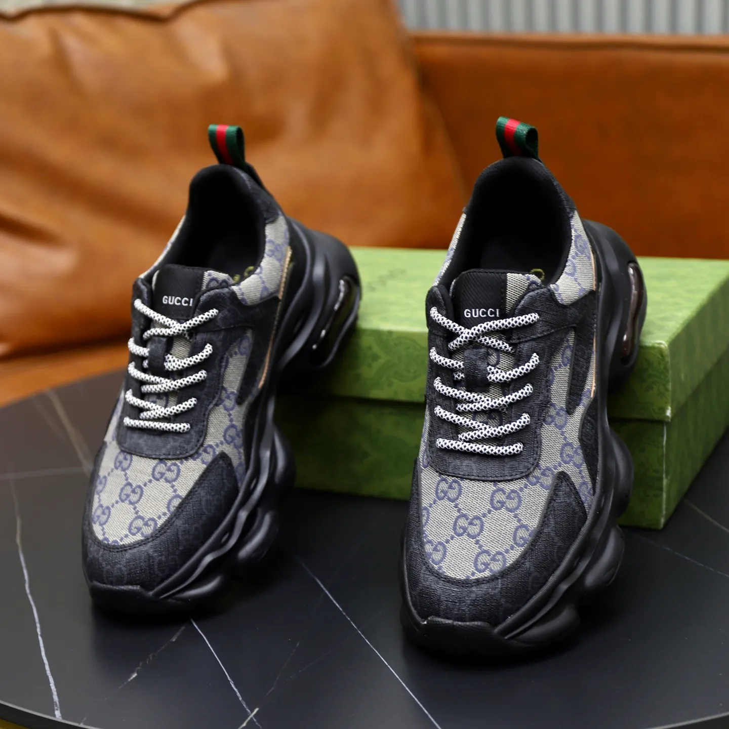 Ex-factory price: 462💰🙅‍♂️🙅‍♂️🙅‍♂️ Brand: Gucci GUCCi Standard code: 38-44 (45 customized) Grade: Same as the official website Material: Original cowhide material spliced with brand cloth Comfortable and breathable lining Lightweight and wear-resistant sports outsole Style category: Men's fashion casual shoes Running sports shoes Distinguished luxury brand elements Top luxury color: actual picture color